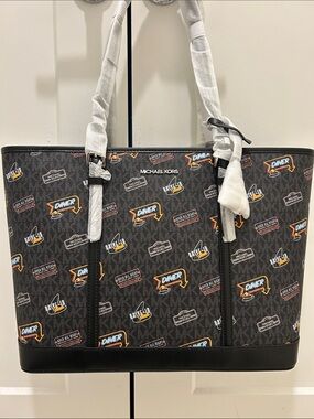 Michael Kors (NWT) Jet Set Large Printed Signature Logo Tote Bag